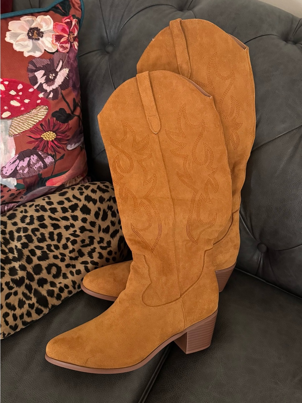 Brand New Tan Vegan Suede Western Cowboy Boots - Picture 4 of 7
